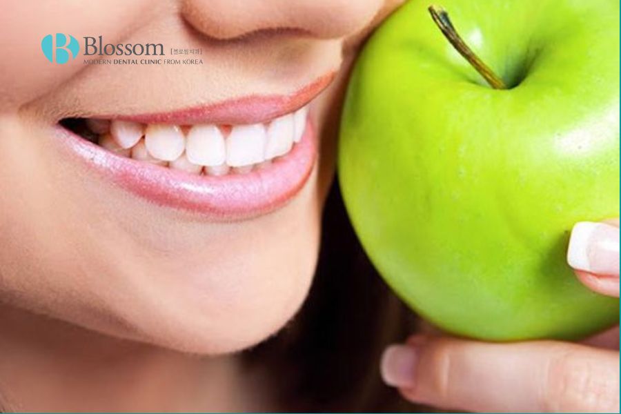 Ăn trái cây tốt cho sức khỏe răng miệng.