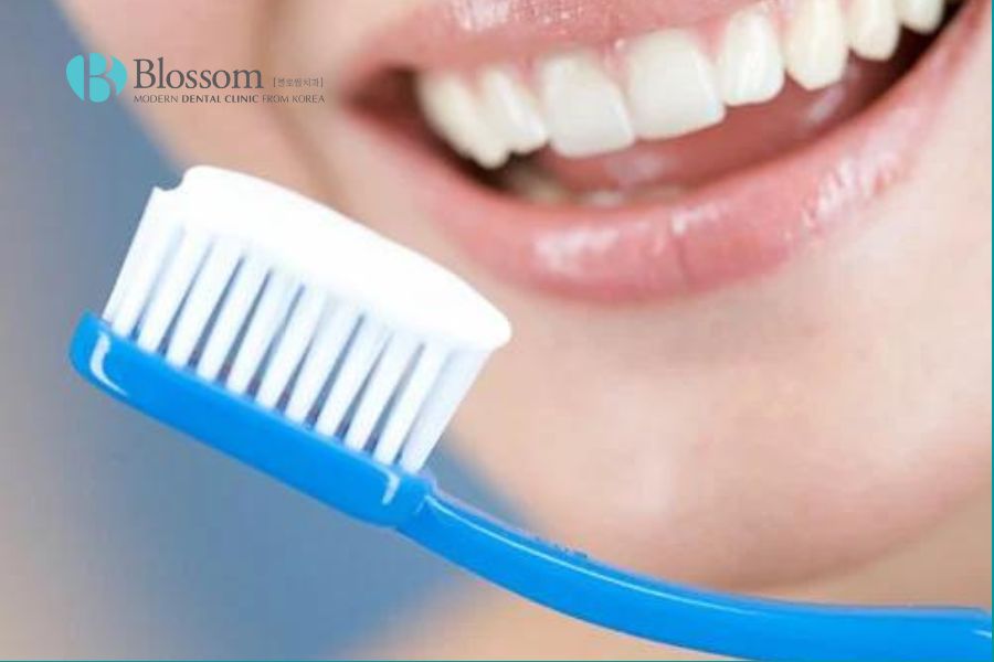 Chải răng đúng cách giúp răng sạch và khỏe mạnh. 
