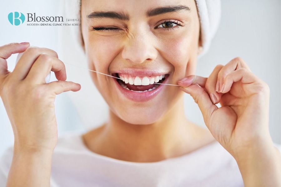 Chăm sóc răng miệng đúng cách giúp ngừa chứng viêm lợi tái phát.