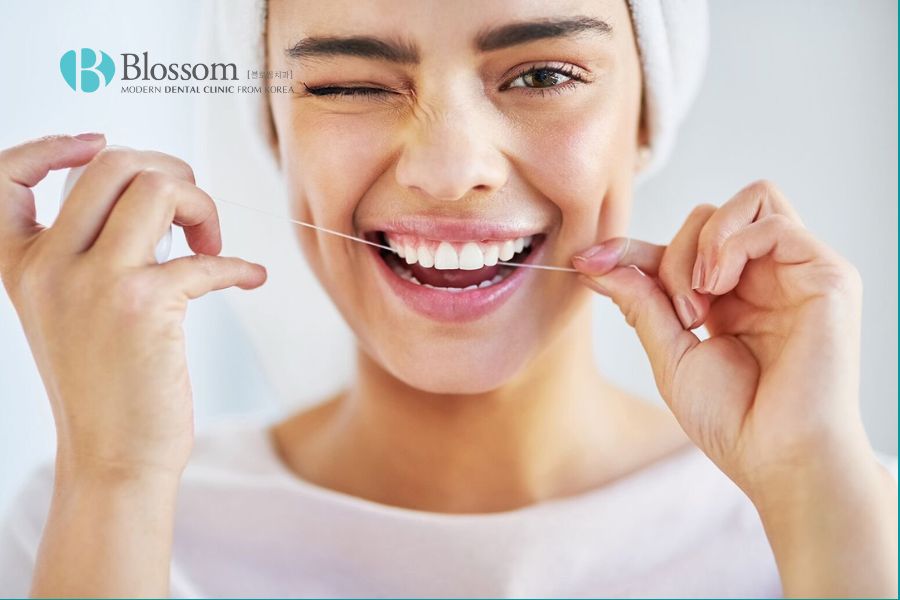 Điều trị răng mọc trên lợi giúp bạn dễ dàng vệ sinh răng miệng hơn.