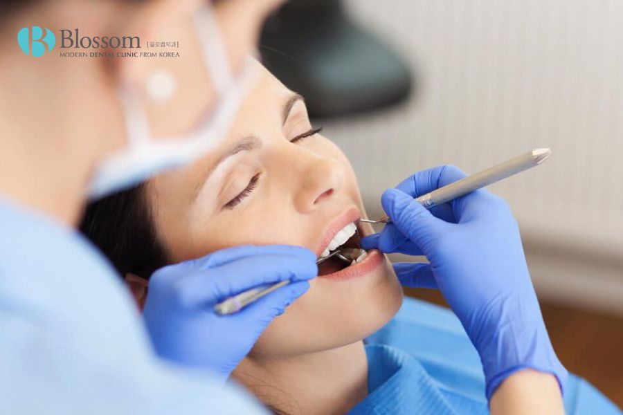 Điều trị viêm chân răng với muối sẽ giúp ngăn chặn ổ viêm lan rộng.