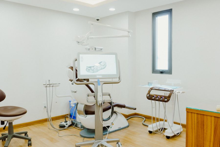Nha khoa Peace Dentistry thực hiện dán sứ với quy trình điều trị khép kín