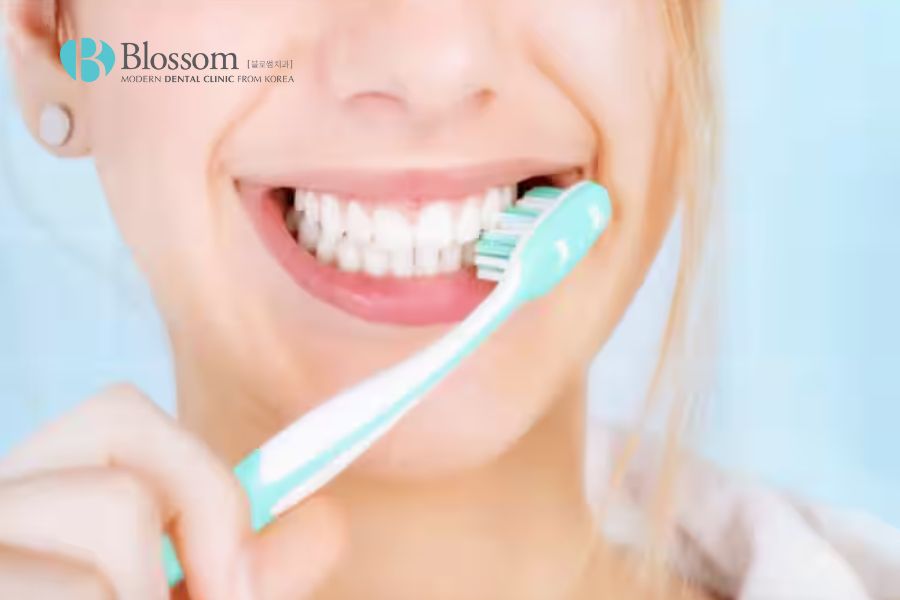 Chăm sóc răng miệng đúng cách sẽ giúp bạn có được nụ cười tỏa nắng