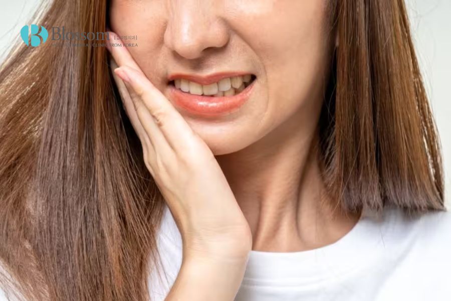 Đau nhức răng là có thể gặp phải ở bất kì độ tuổi nào. 