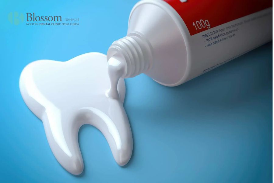 Kem đánh răng có hàm lượng fluoride sẽ giúp tăng cường sức khỏe răng miệng.
