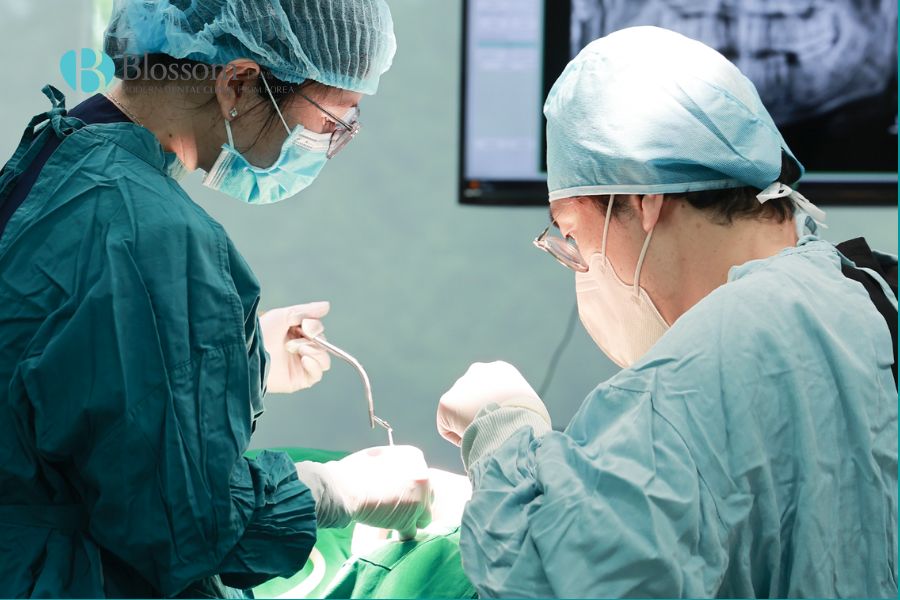 Nha khoa Blossom có bác sĩ chuyên khoa giỏi và thực hiện hàng nghìn ca cấy ghép Implant