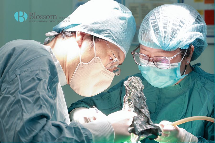 Nha Khoa Blossom quy tụ đội ngũ bác sĩ chuyên khoa Implant có trình độ chuyên môn cao.