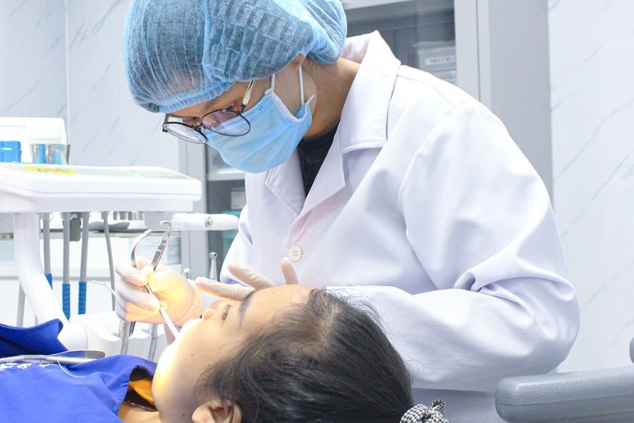 Nha khoa Trồng răng Sài Gòn sở hữu đội ngữ bác sĩ với dày dặn kinh nghiệm