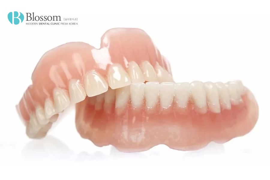 Hàm răng giả giúp việc tháo lắp dễ dàng và linh hoạt hơn