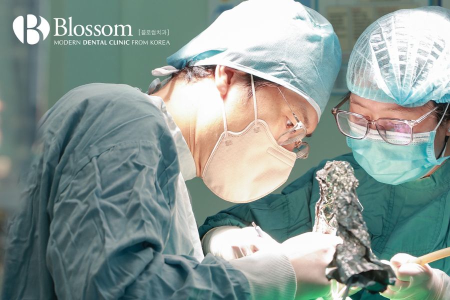 Nha Khoa Blossom sở hữu đội ngũ bác sĩ giỏi, giàu kinh nghiệm trong việc cấy ghép trụ Implant