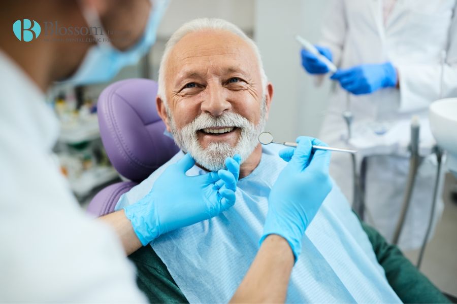 Phương pháp trồng răng giả cho người lớn tuổi tốt nhất - cấy ghép Implant