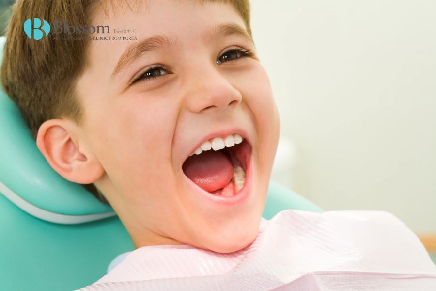 Tẩy trắng răng không phù hợp với trẻ dưới 18 tuổi.