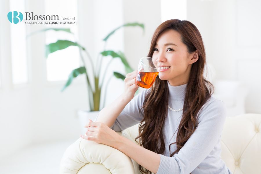 Có nên dán răng sứ Veneer không? Ưu nhược điểm dán sứ Veneer 7 co nen dan rang su veneer khong 6