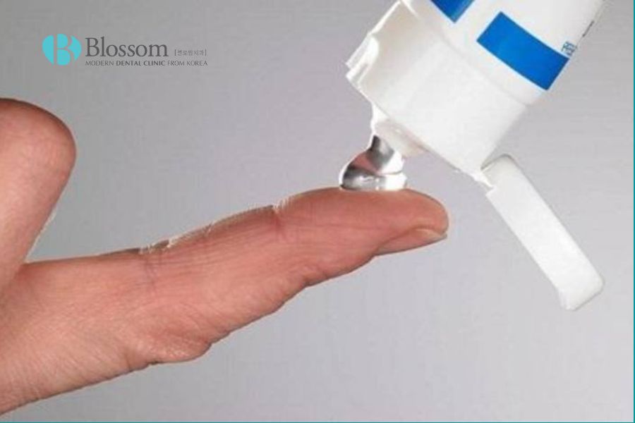 Ê buốt răng là gì? Cách xử lý tình trạng ê buốt chân răng 3 e buot rang la gi 2