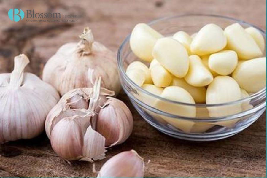 Ê buốt răng là gì? Cách xử lý tình trạng ê buốt chân răng 8 e buot rang la gi 7