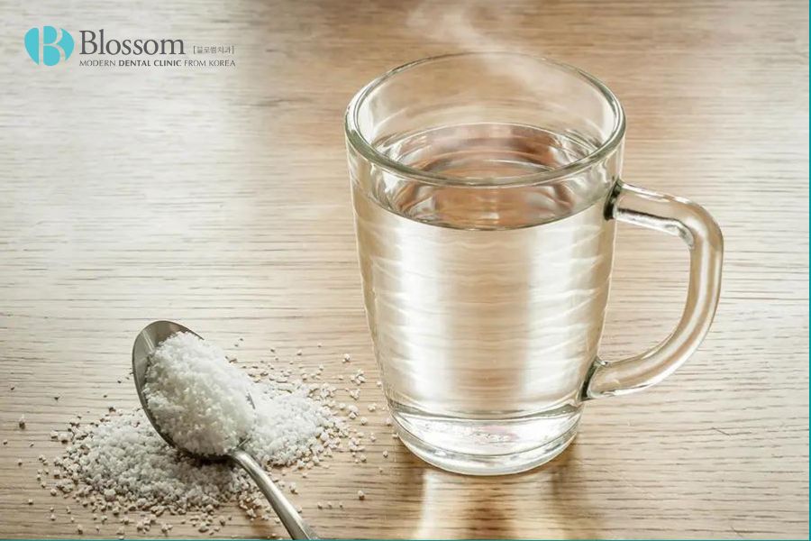 Ê buốt răng là gì? Cách xử lý tình trạng ê buốt chân răng 9 e buot rang la gi 8