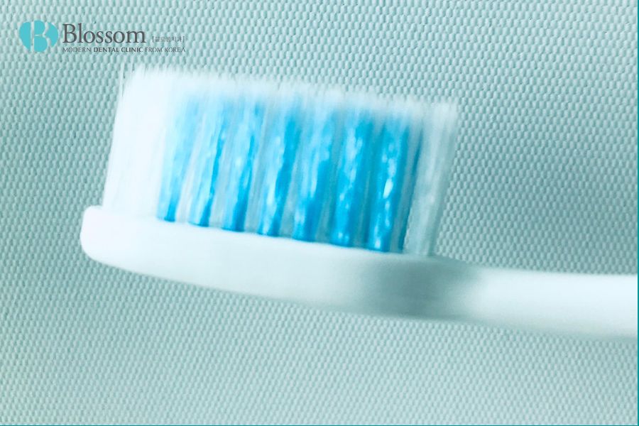 Ê buốt răng là gì? Cách xử lý tình trạng ê buốt chân răng 10 e buot rang la gi 9