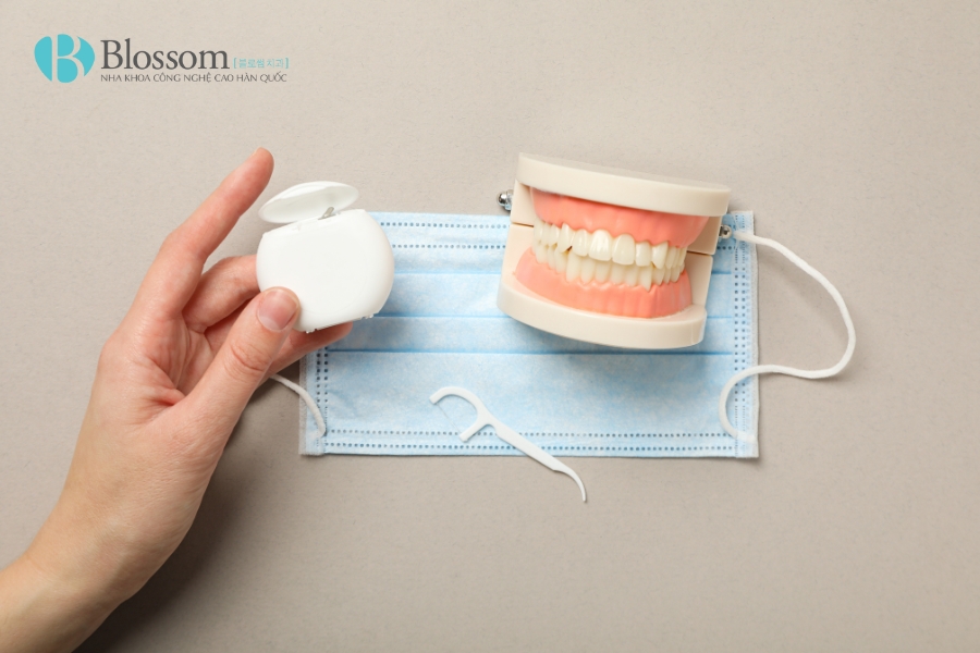 Răng sâu chỉ còn chân răng phải làm sao? Lời khuyên từ nha sĩ về giải pháp điều trị hiệu quả 4 sau chi con chan rang 4