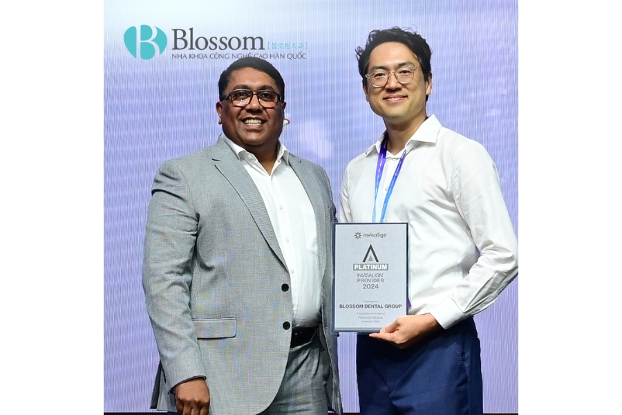 Nha khoa Blossom tiếp tục khẳng định vị thế khi đạt danh hiệu Invisalign Platinum Provider 2024 tại hội nghị thượng đỉnh Invisalign APAC 2025 1 blossom dat danh hieu invisalign platinum provider 2024 1
