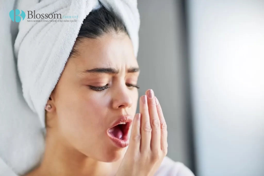 Vì sao đánh răng xong vẫn hôi miệng? Nên làm thế nào để miệng hết hôi? 3 danh rang xong van hoi mieng 3