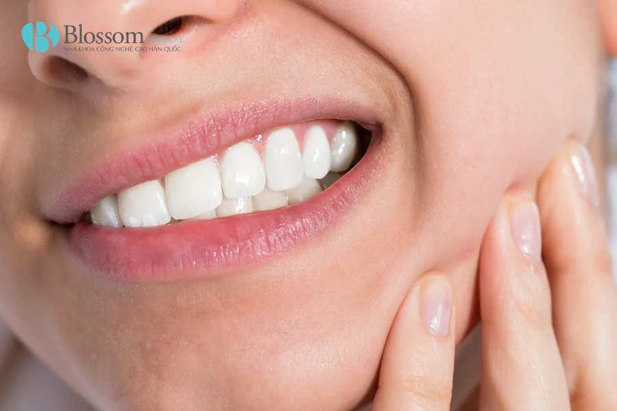 Miếng dán trắng răng có hiệu quả không? Cách dùng an toàn và những điều cần biết 4 mieng dan trang rang 4