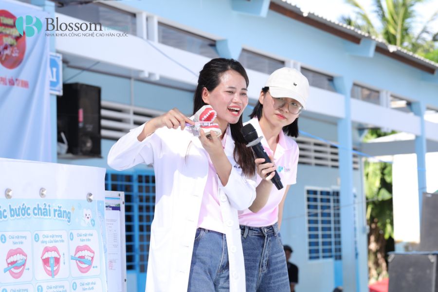 Nha khoa Blossom đồng hành cùng chương trình thiện nguyện “Vì nụ cười trẻ thơ lần IV” tại Trường Tiểu học A Nhơn Hội (An Giang) 5 nha khoa blossom dong hanh cung chuong trinh thien nguyen vi nu cuoi tre tho lan 5