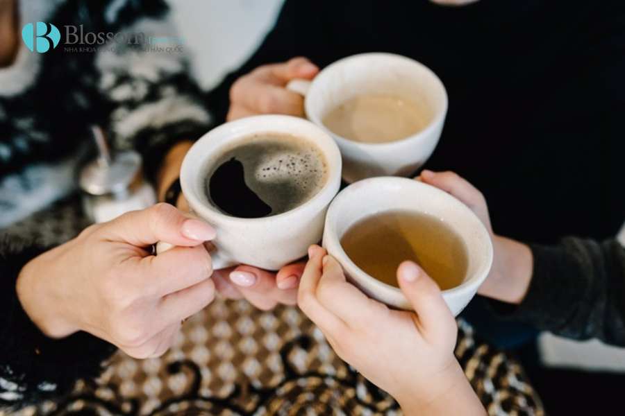 Răng sứ có tẩy trắng được không? Sự thật nhiều người làm răng sứ chưa biết 3 rang su co tay trang duoc khong 3